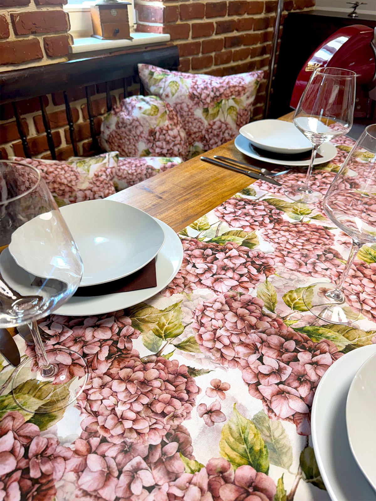 TISCHDECKE Landlust-Hortensie burgundy-rose 130/200 cm - Hellrosa/Dunkelrosa, Textil (130/200cm) - beties Heimtextil