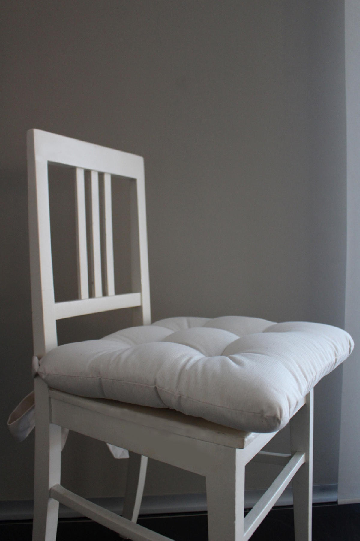 STUHLKISSEN mit Schleifenband - Creme, Textil (46/42/7cm) - Bonvionn