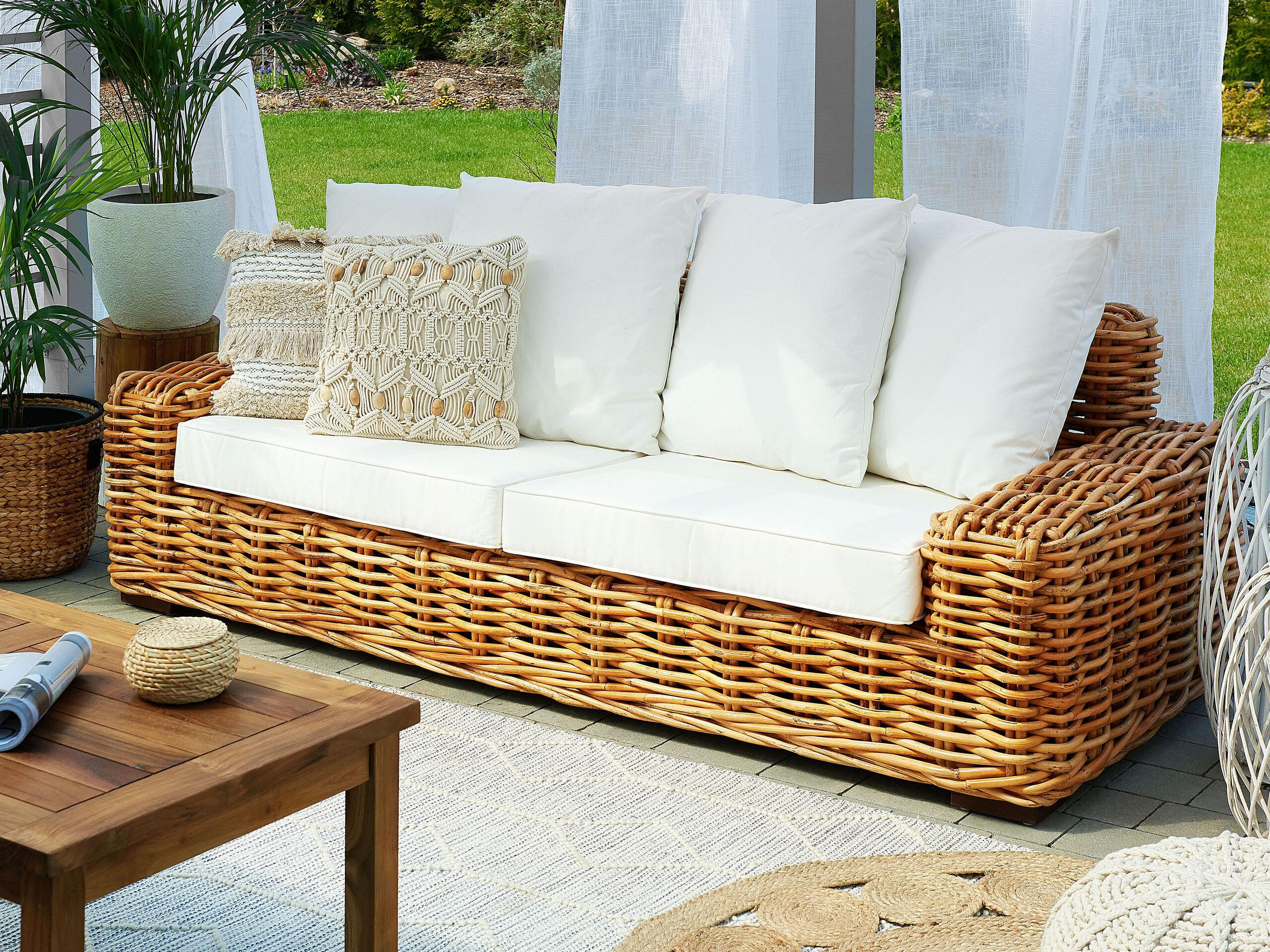 GARTENSOFA 3-Sitzer Rattan natürlich Auflagen cremeweiß Forli - Beige/Naturfarben, Naturmaterialen (218/67/94cm) - Beliani
