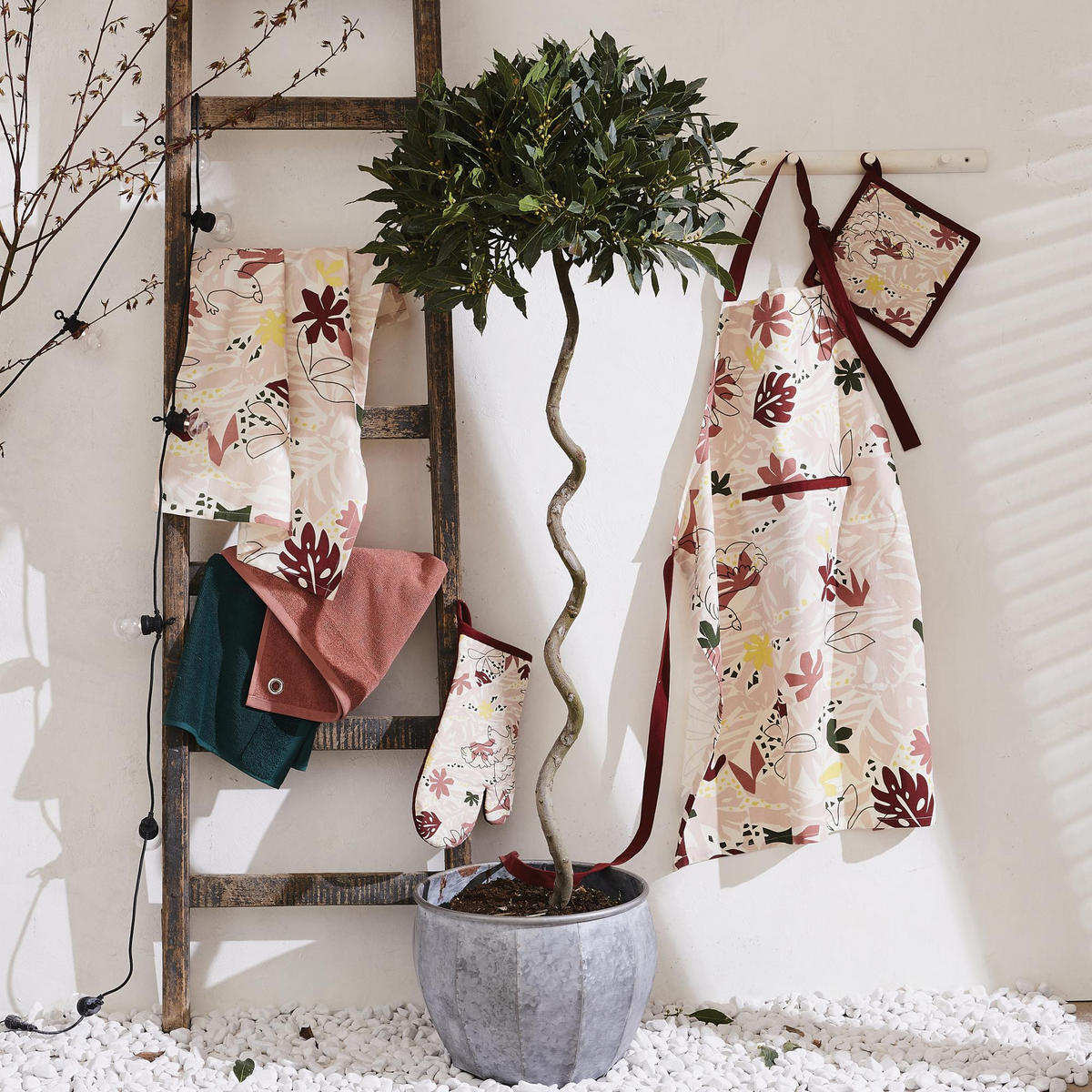 HANDTUCH MIT ÖSE Curl tannengrün 50 x 50 cm - Waldgrün, Textil (50/50cm) - Winkler