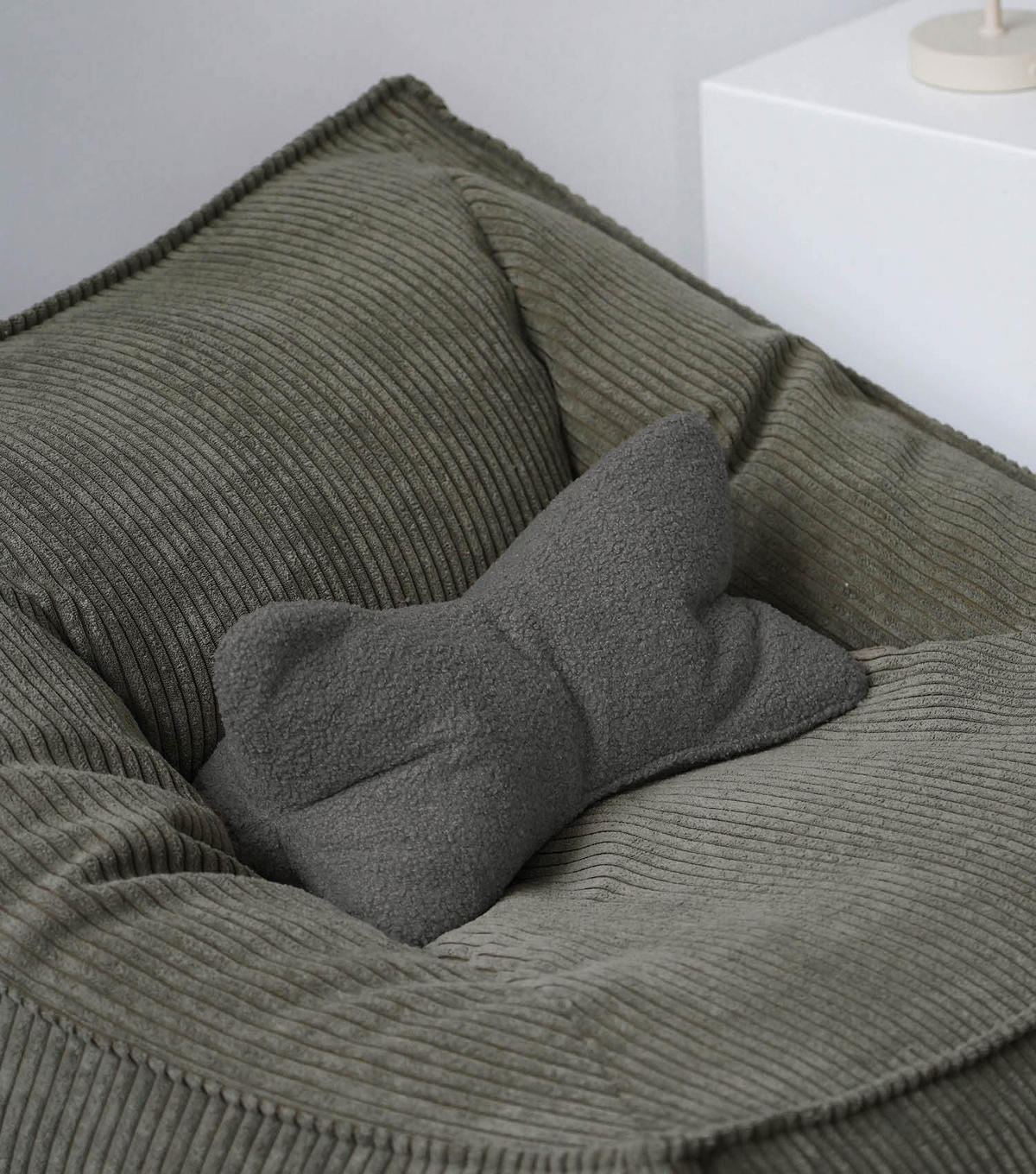 NACKENKISSEN Der Leseknochen - Dunkelgrau, Textil (42/22cm) - Mokebo