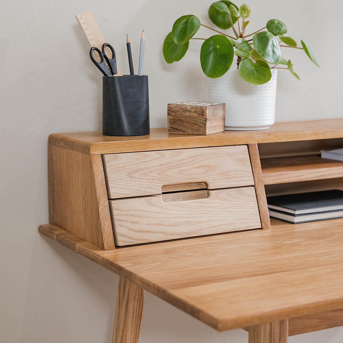 SCHREIBTISCH - Eiche massiv - Eichefarben, Holz (58/110/90cm) - home24