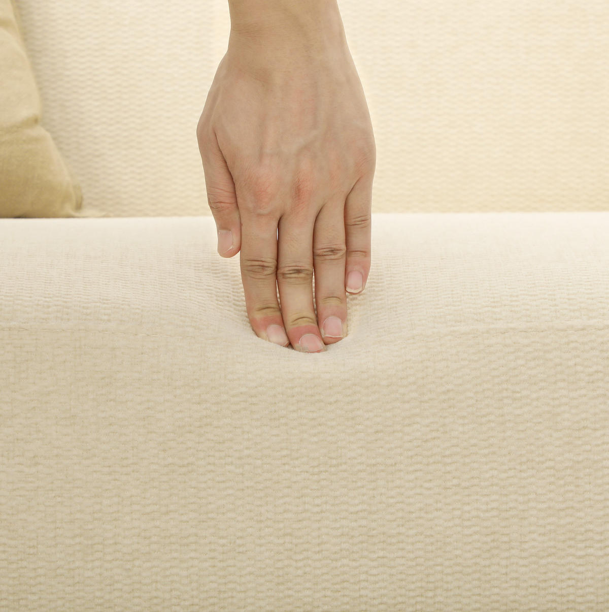 2-SITZER 130/74/79 cm Cremeweiß aus Samt mit Holzbeinen - Creme, Textil (74/79/130cm) - OKMYHOME