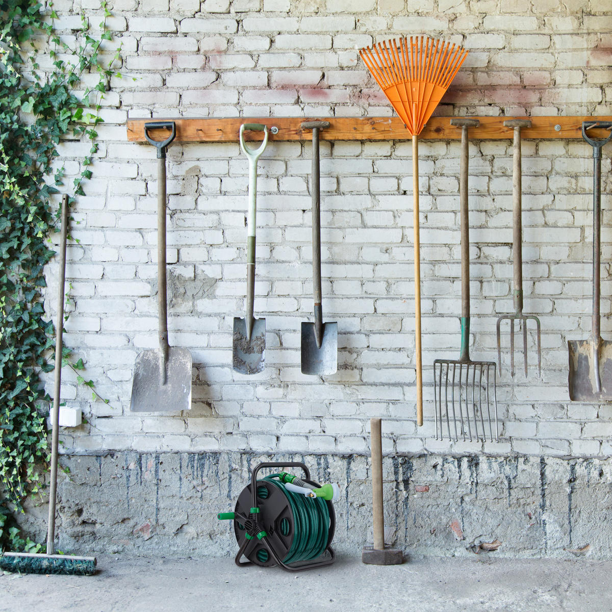 SCHLAUCHTROMMEL - Schwarz, Kunststoff/Metall (42/38/31cm) - Relaxdays