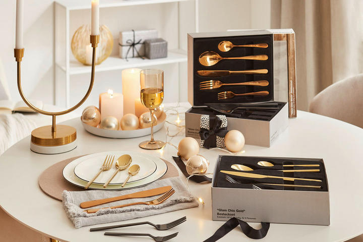 Gedeckter Weihnachtstisch