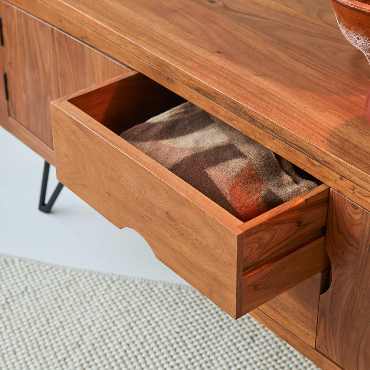 TV-SCHRANK Bonnie Dunkelbraun aus Akazie - Dunkelbraun, Holz (150/62/45cm) - Tikamoon