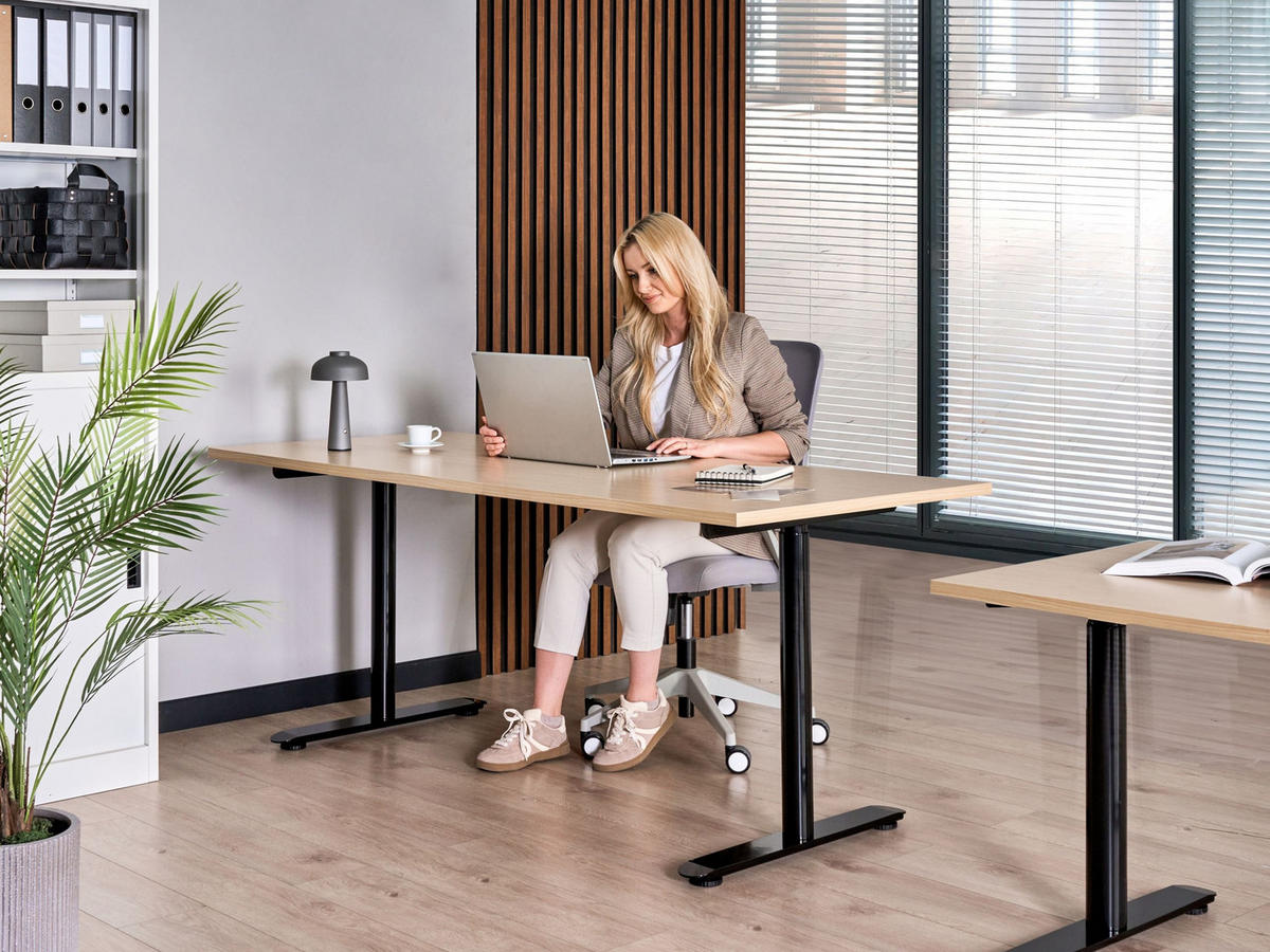 SCHREIBTISCH elektrisch höhenverstellbar 180/72 cm Schwarz/Hellbraun Destinas - Hellbraun/Schwarz, Holzwerkstoff/Metall (72/180/67cm) - Beliani