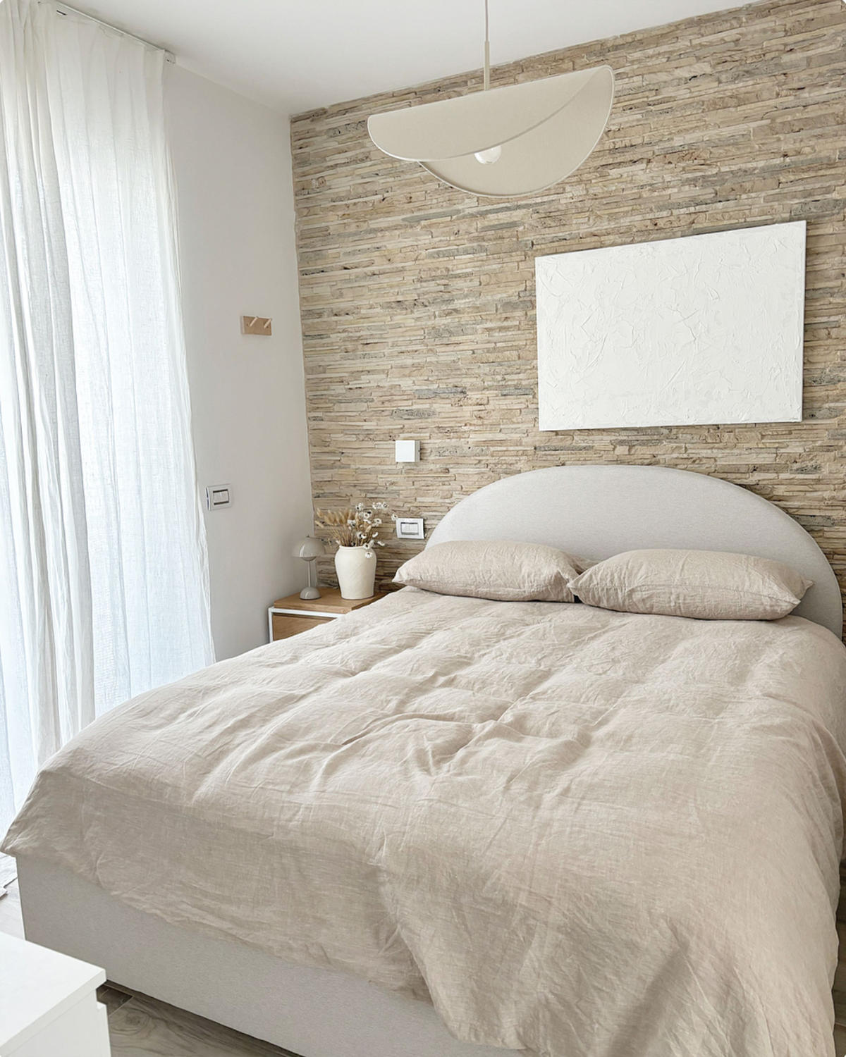 PAT TAPIȚAT bej deschis 180x200 cm Vaucluse - crem, material textil/metal (180/200cm) - Beliani
