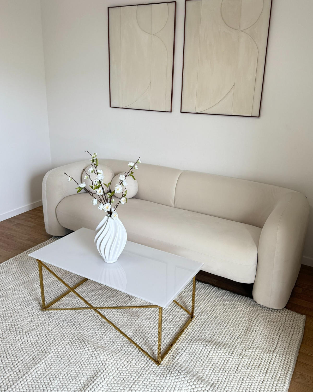 POHOVKA 3-místná Sametová látka krémově bílá Leiren - bílá, textil (224/73/83cm) - Beliani