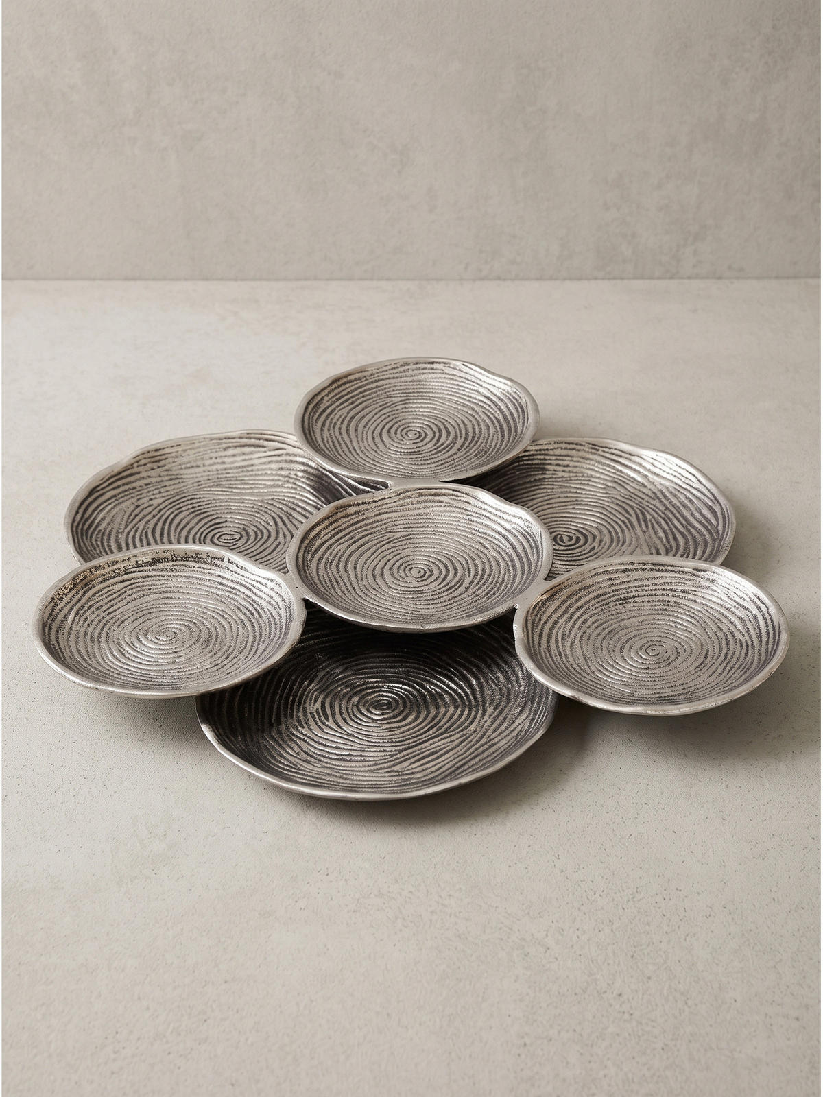 DEKOSCHALE CARMONA, Aluminium, handgefertigt, Silber, Ø 44 x 4 cm - Silberfarben, Metall (44/4cm) - KADIMA DESIGN