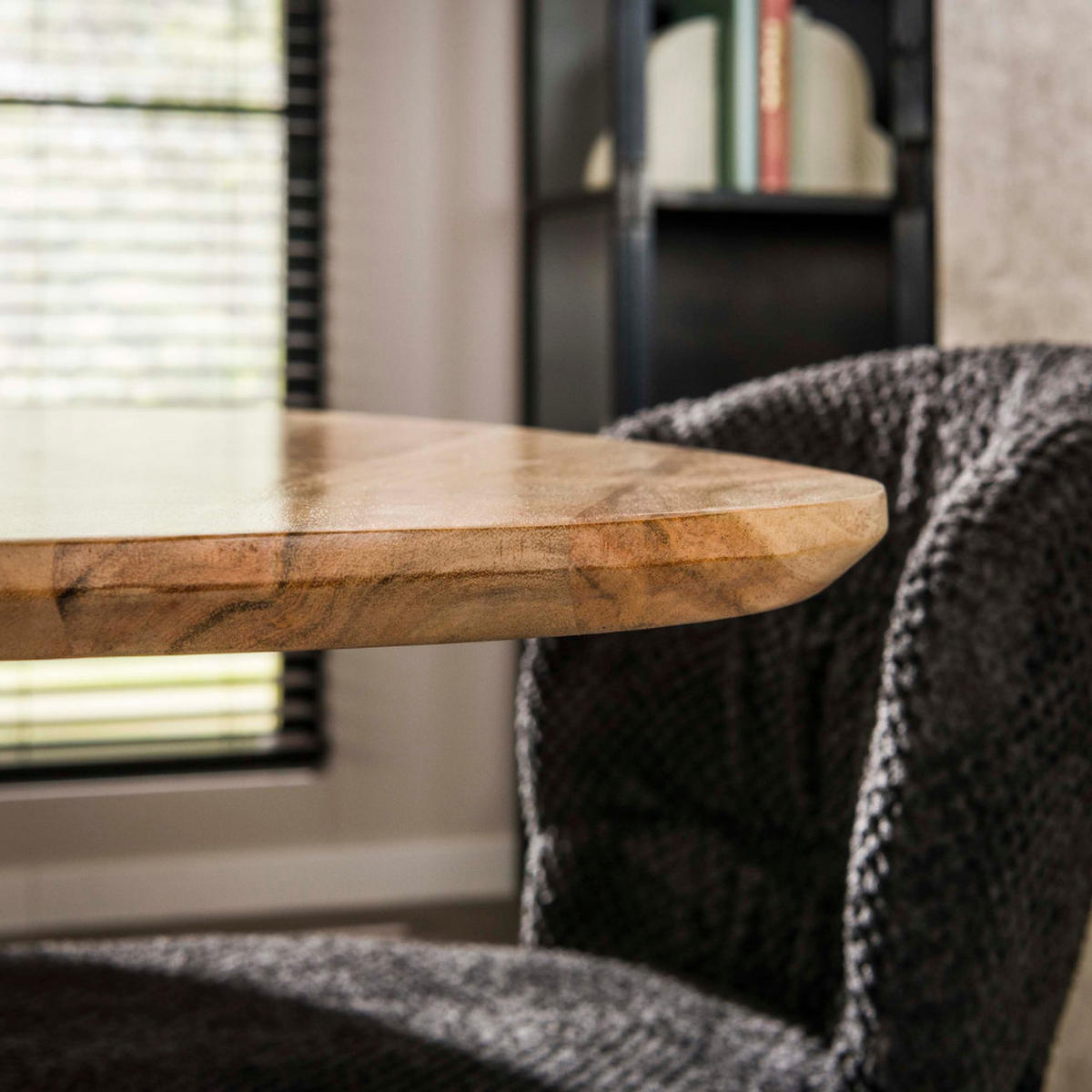 ESSTISCH NEVIO TRIANGOLO Organischer Massivholztisch - Braun, Holz (135/135/73cm) - alesvelt