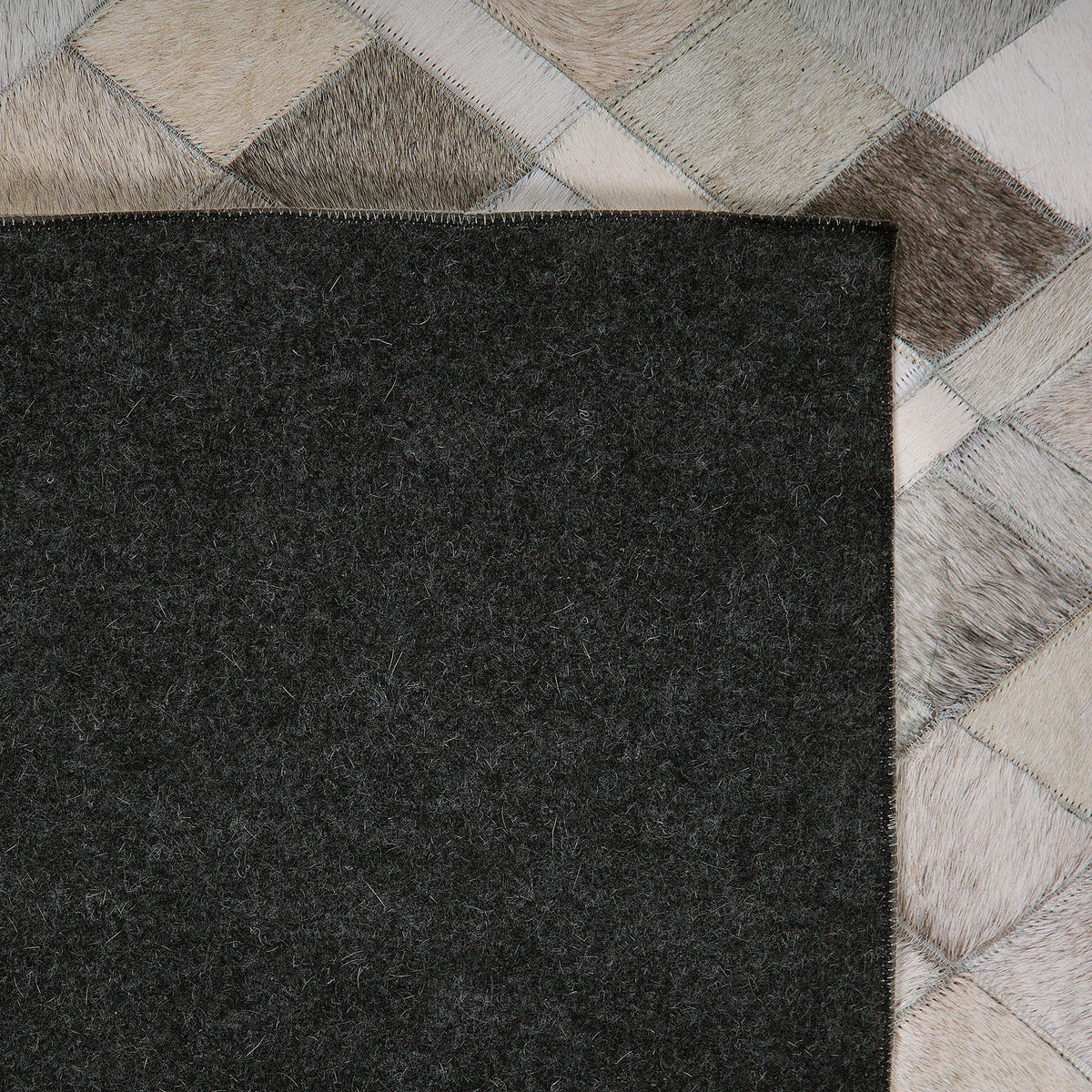 KURZFLOR-TEPPICH Hirka 200/140 cm - Grau, Fell (140/200cm) - Beliani