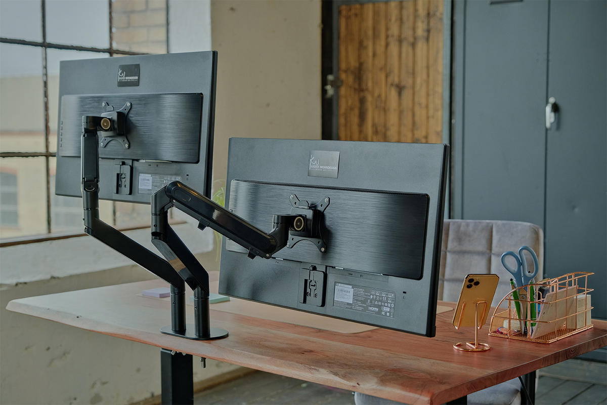 SCHREIBTISCH MIT MONITORHALTERUNG LORA elektrisch höhenverstellbar Nussbaum Dekor Akazie - Nussbaumfarben/Schwarz, Holz (180/90/72cm) - KAWOLA