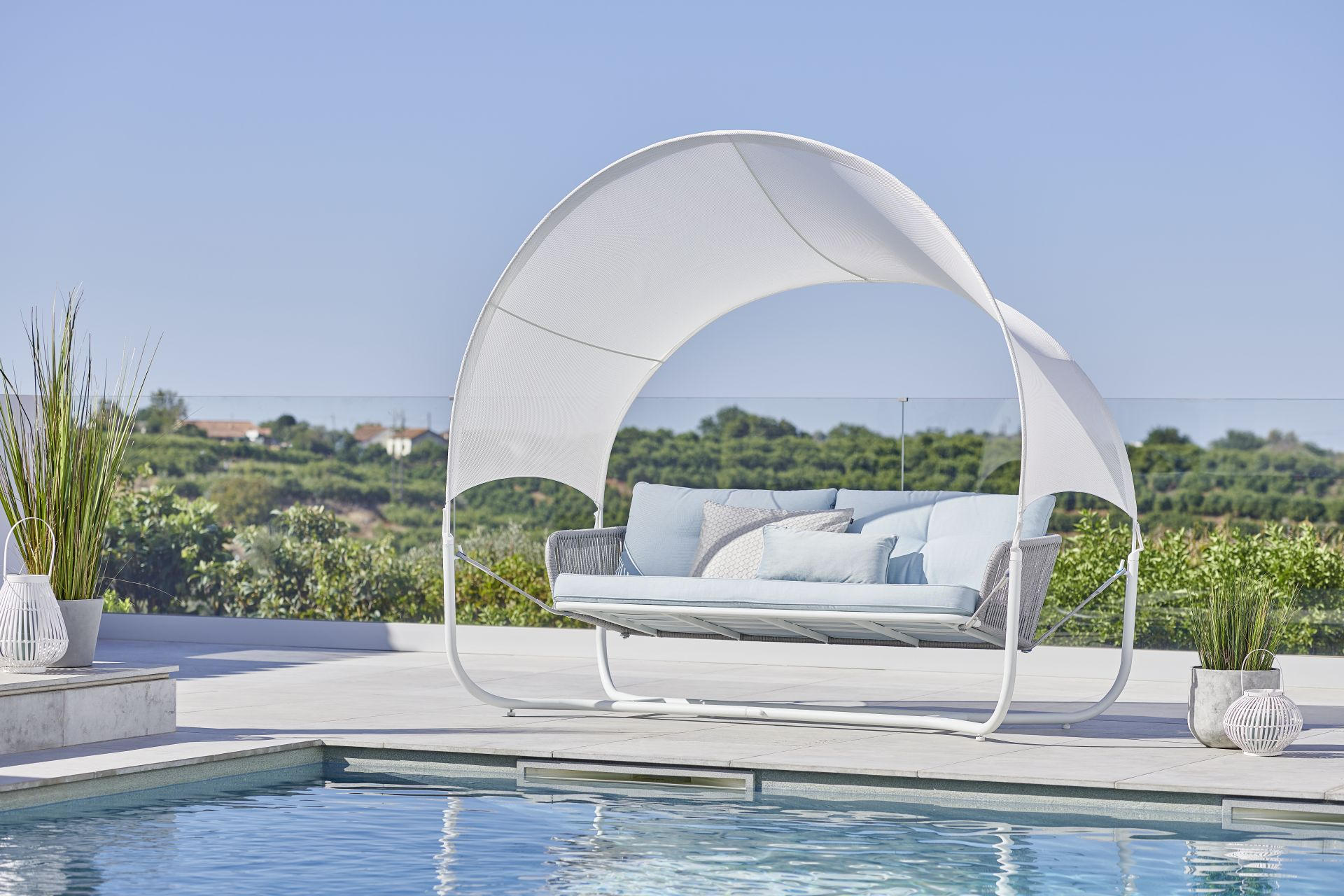 bijela vrtna ljuljačka Ambia Garden
