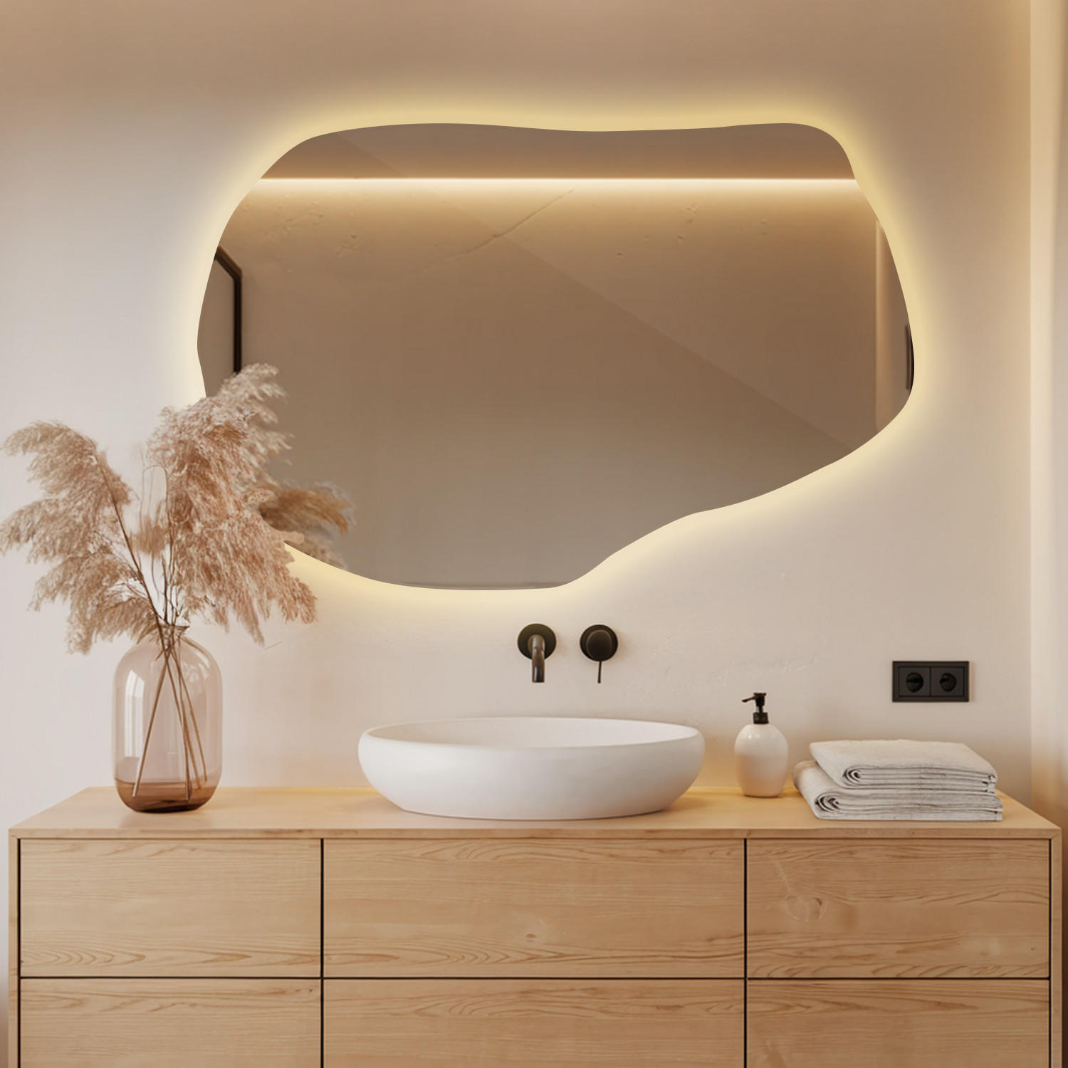 LED SPIEGEL 100 x 65 cm Unregelmäßige Form Warmweiß 3000K - Transparent, Glas (100/65/0.4cm) - TULUP