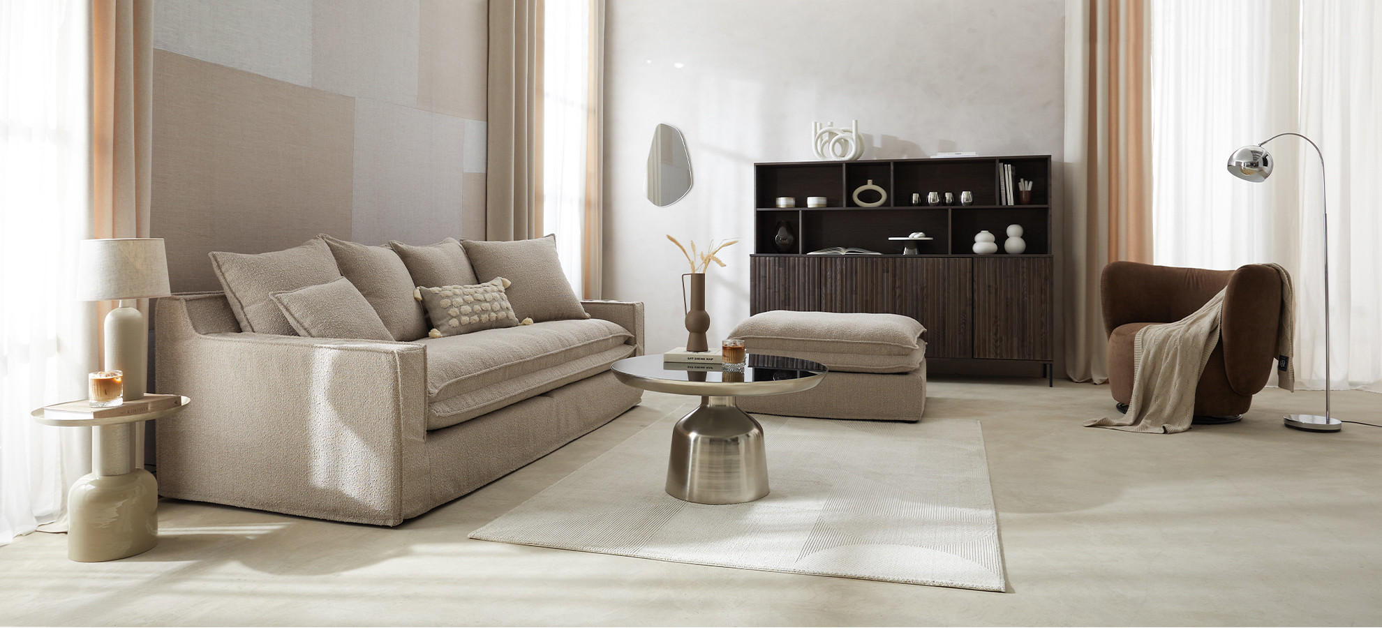 Sofa und Hocker in Beige