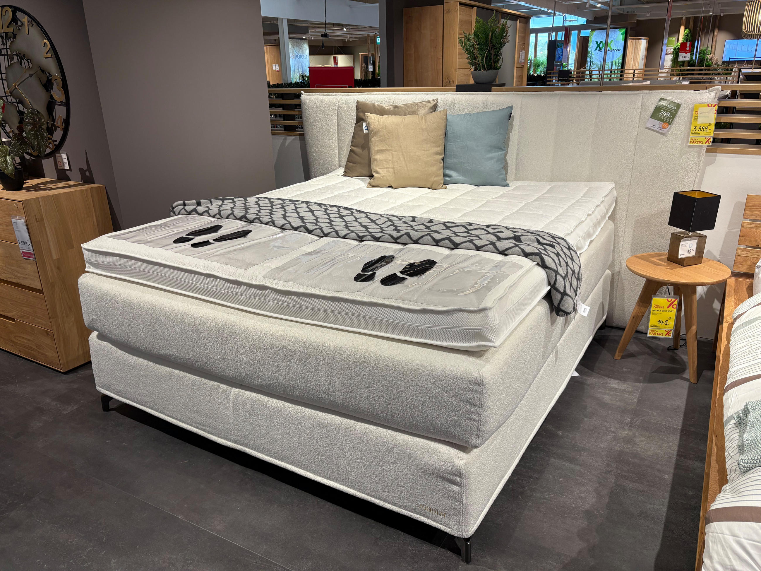Lit boxspring tissu ivory couchage 180x200cm