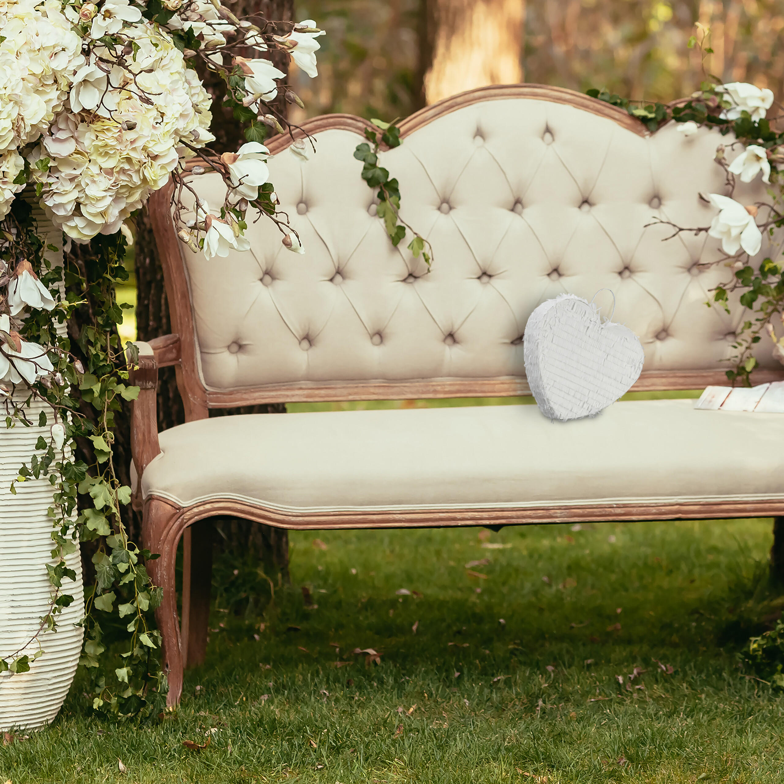 PINATA - Weiß, Papier/Wellpappe (25/30/7.5cm) - Relaxdays