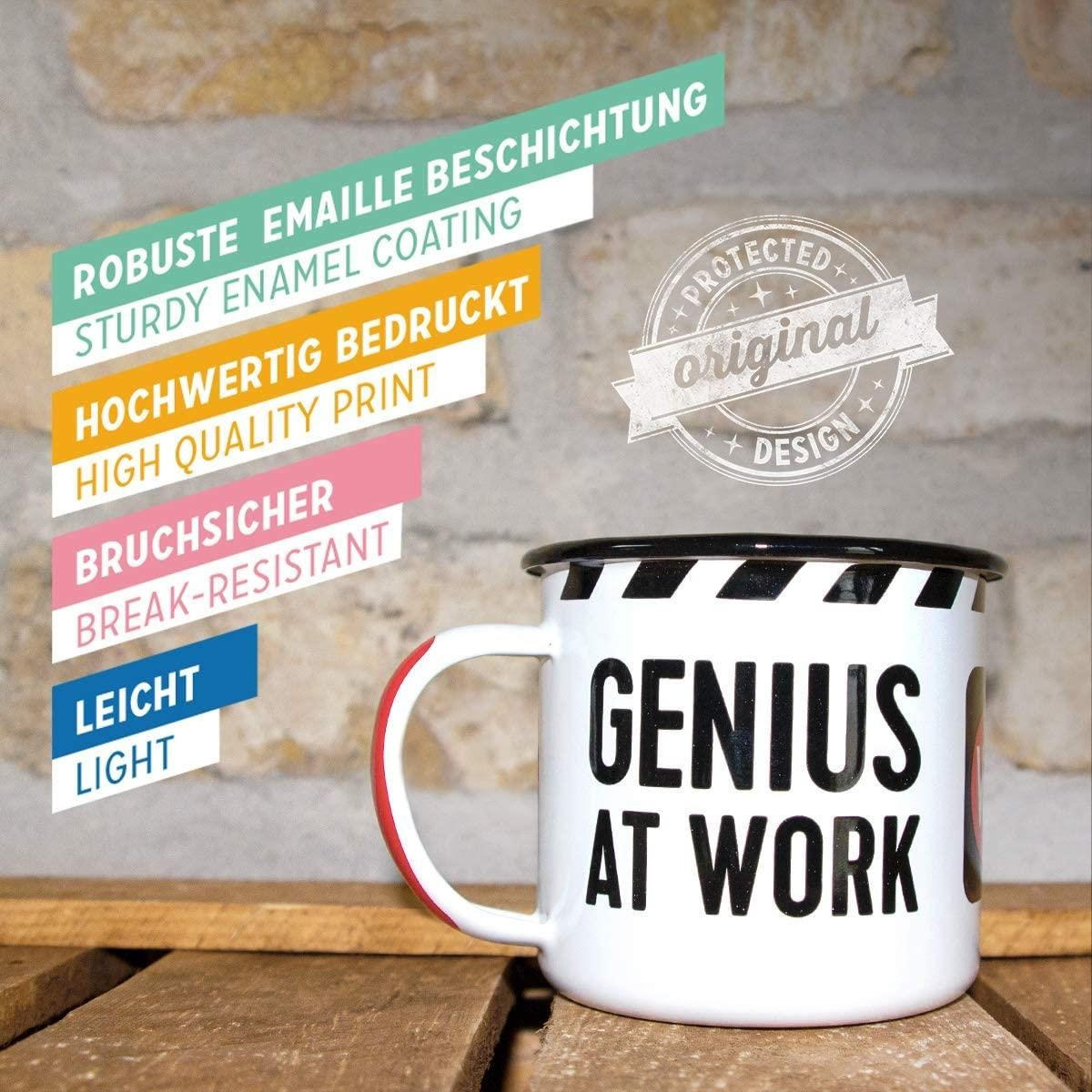 EMAILLE-BECHER 360 ml Achtung Genius At Work - Rot/Schwarz, Metall (0.36L) - Nostalgic-Art