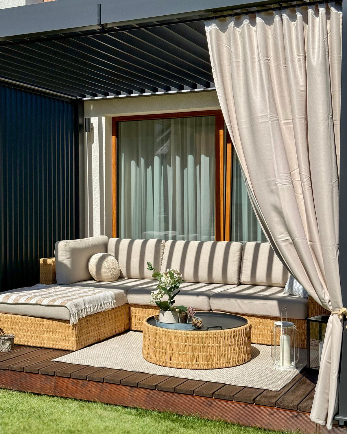 GARTEN-ECKSOFA mit Tisch 4-Sitzer Polyrattan rechtsseitig Beige Oliveri - Beige/Naturfarben, Kunststoff - Beliani