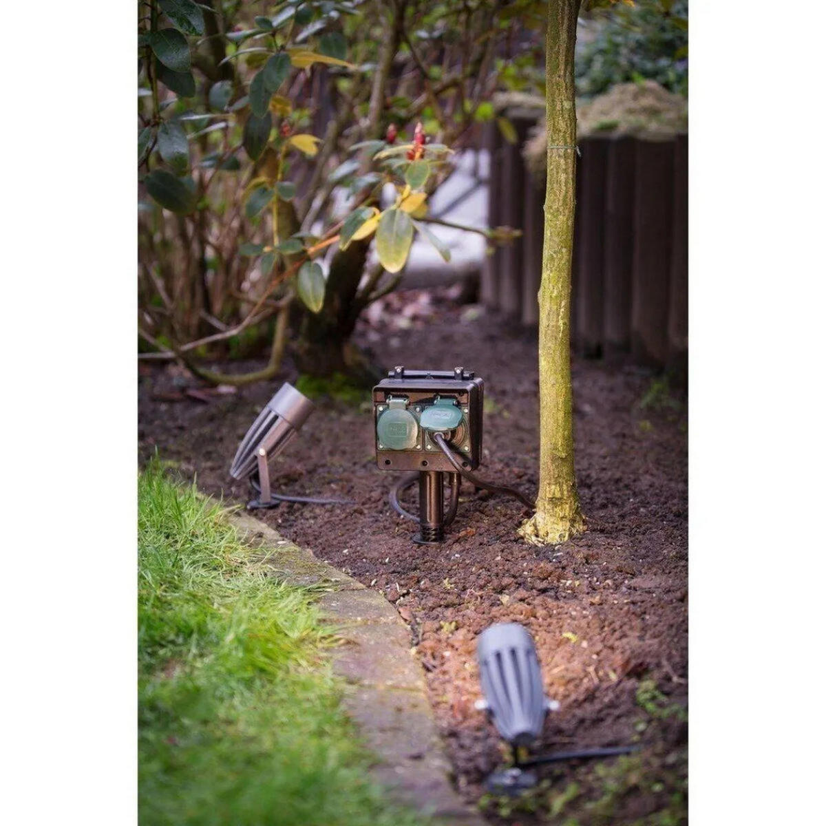 GARTENSTECKDOSE 2-fach, Erdspieß, IP44, Outdoor Steckdose, Außensteckdose, Spritzwassergeschützt, Verlängerung, Garten, Stromverteiler, Rasen - Schwarz/Grün, Kunststoff (8/35.5/18cm) - JUNG