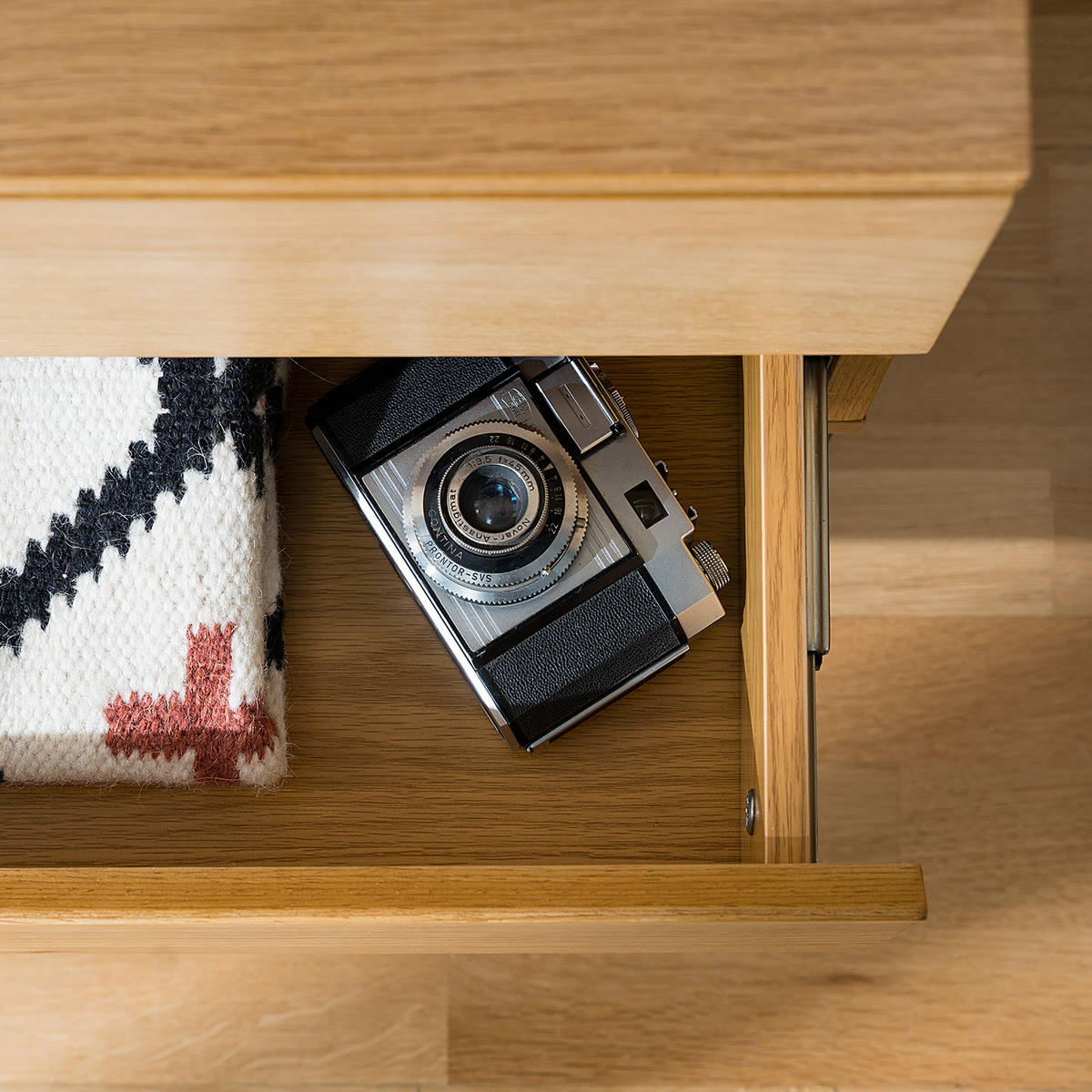 GARDEROBENBANK - Echtholzfurnier / Eisen - - Eichefarben/Schwarz, Holzwerkstoff (90/48/35cm) - home24