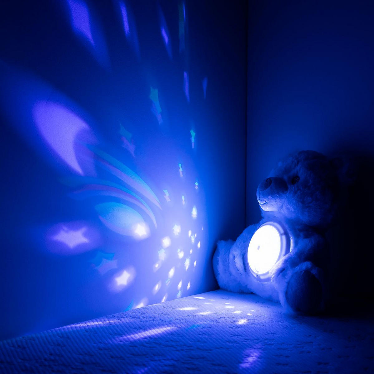 MUSIKSPIELZEUG Spieluhr-Plüschtier PIL0250 weiß 100% Polyester, Melodien, Projektor, Lichter, waschbar, Lernspielzeug - Weiß, Textil (26/28/15cm) - Chipolino