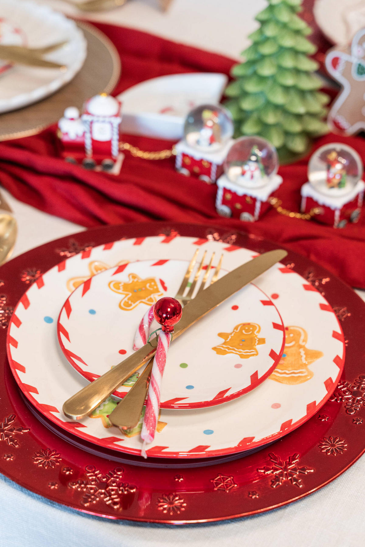 WEIHNACHTSTELLER Gingerbread 16 cm - Weiß, Keramik (16.5/2.1/16.5cm) - Home Styling Collection