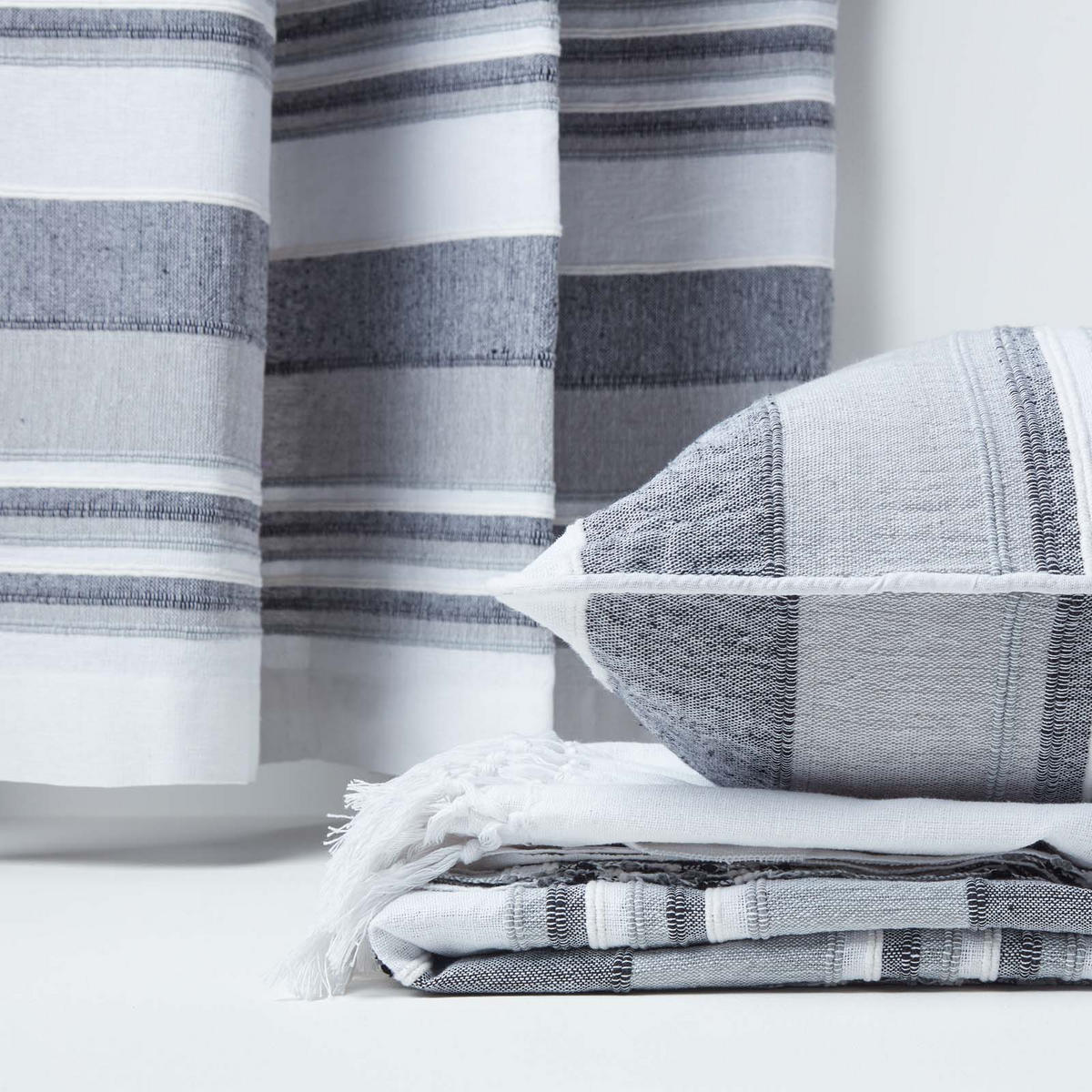 TAGESDECKE Morocco 255/360 cm, Baumwolle gestreift - Hellgrau, Textil (255/360cm) - Homescapes