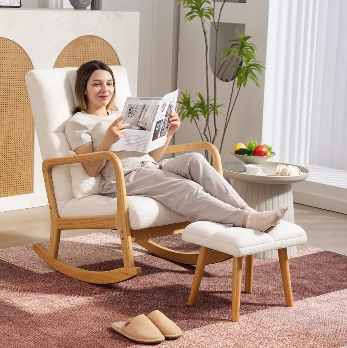 SCHAUKELSTUHL 82/64/99 cm mit Hocker 64,5/82/99 cm weiß aus Holz mit Fleece-Bezug - Weiß, Holz (64.5/99/82cm) - OKWISH