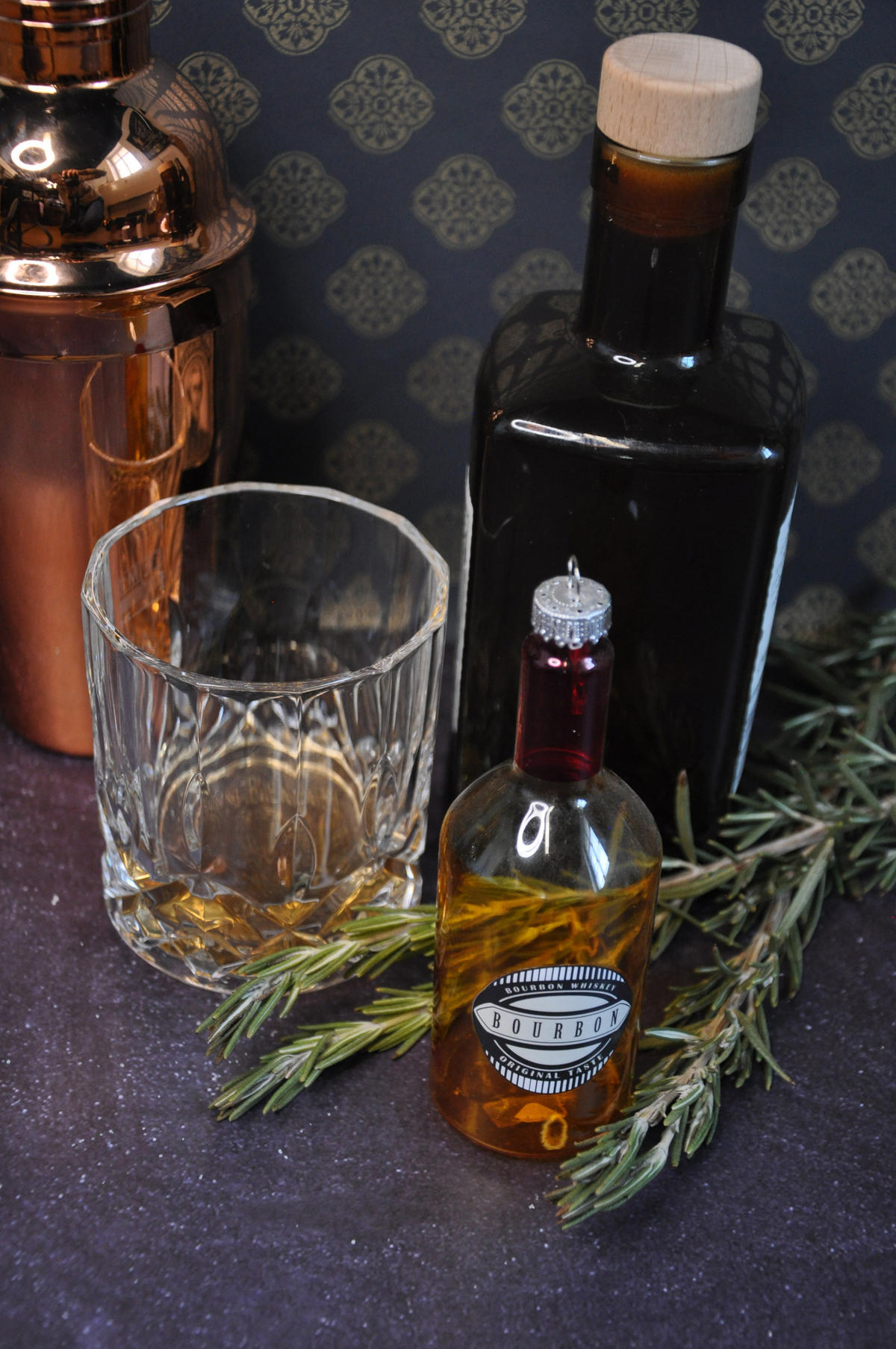 CHRISTBAUMSCHMUCK Bourbonflasche Braun 10cm (Glas / 1 Stk.) - Braun, Glas (8/10/8cm) - Krebs Glas Lauscha