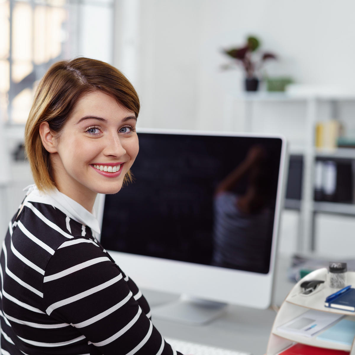 ULOŽENIE dokumentov - čierna, kompozitné drevo (25.5/27/34.5cm) - Relaxdays