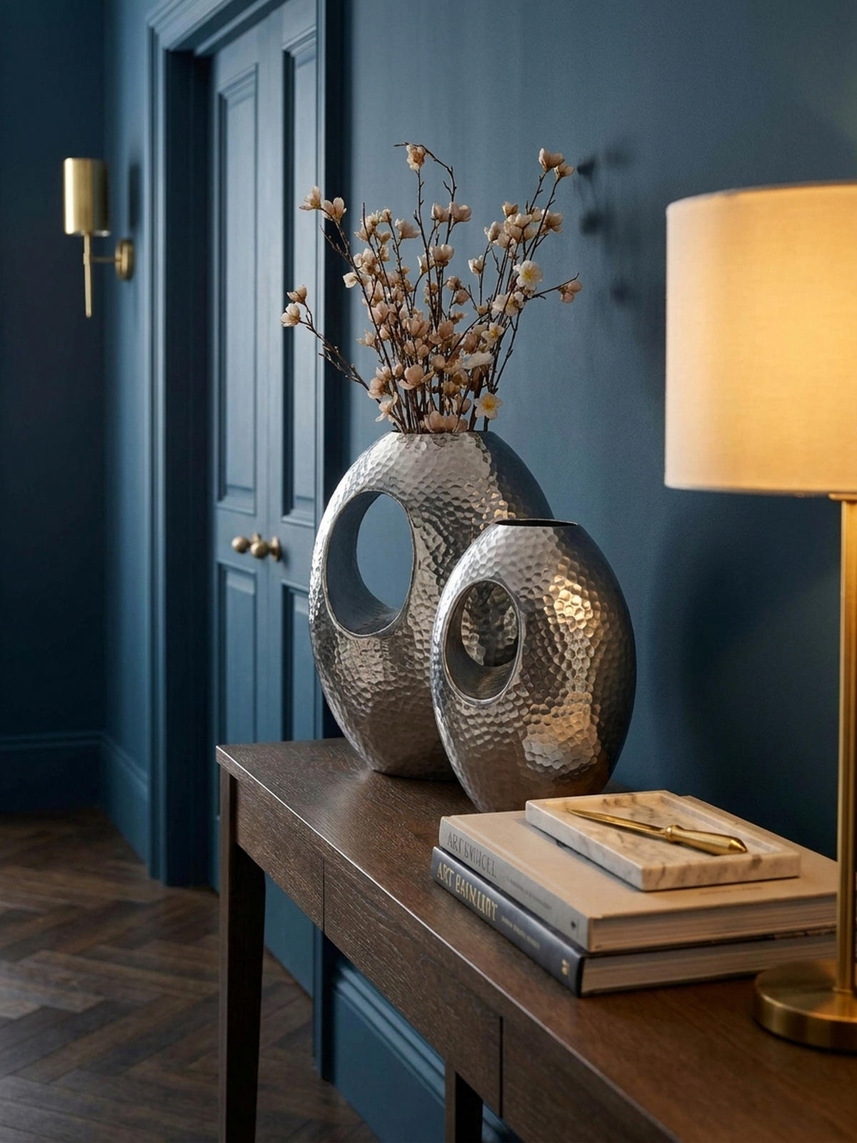 VASE 2er Set Aluminium mit Tragegriff Hammerschlag Modern Handgefertigt, Silbern 29x17x39 cm - Silberfarben, Metall (39cm) - KADIMA DESIGN