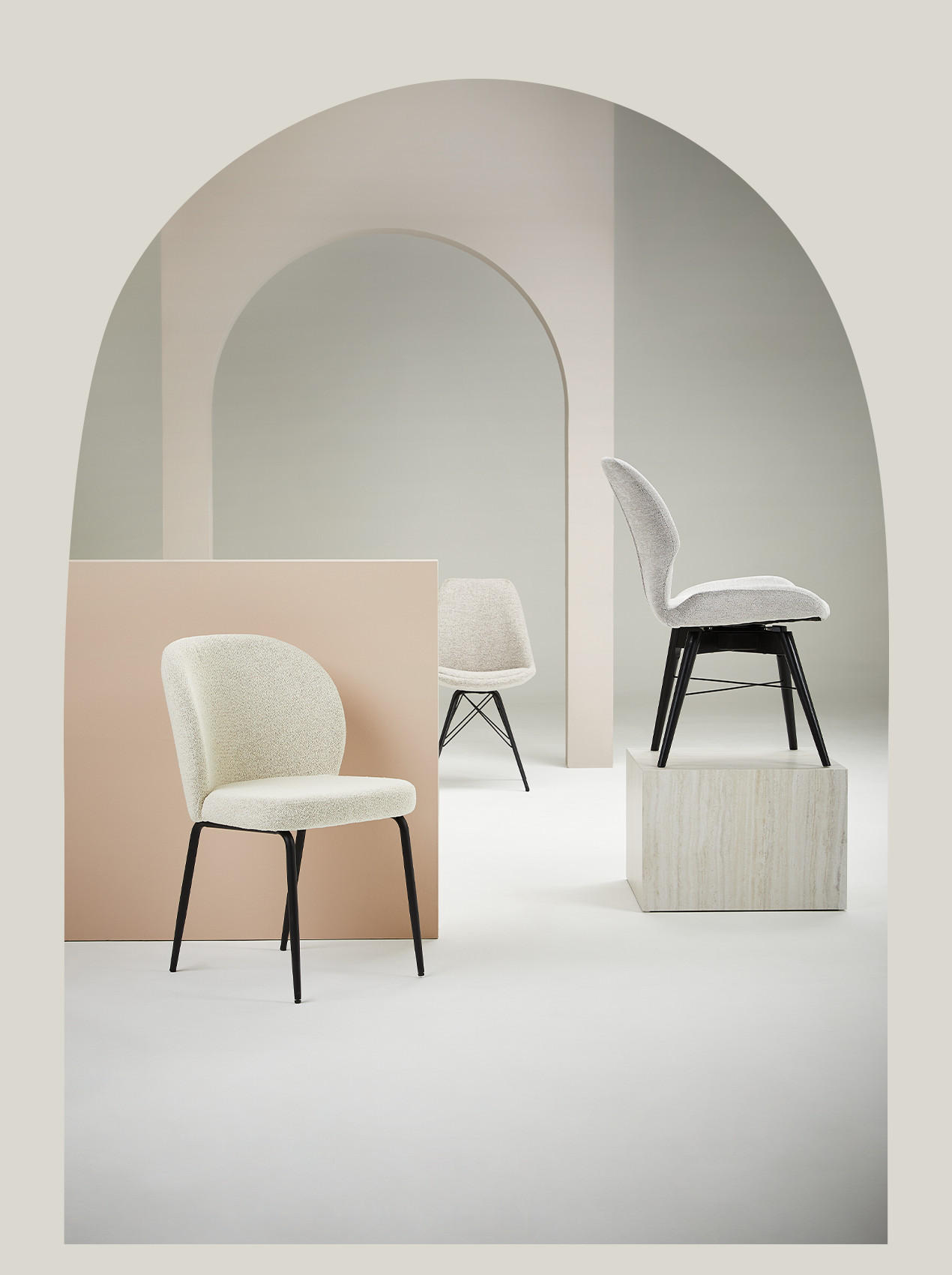 Stühle in Creme und grau