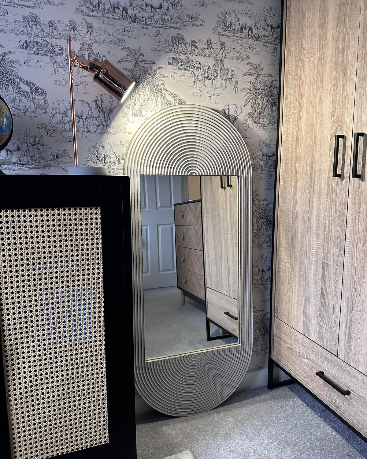 OGLINDĂ DE PERETE lemn de mango albă ovală 56/130 cm Briant - alb/maro deschis, lemn (56/130/3cm) - Beliani