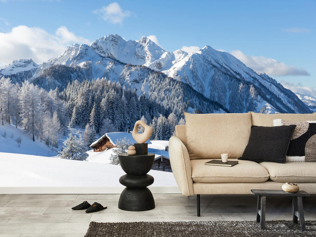 FOTOTAPETE für Wohnzimmer Felsige Berge Winter Tannen Holzhütten Schnee 300x210 - Braun/Weiß, Papier (300/210cm) - Muralo