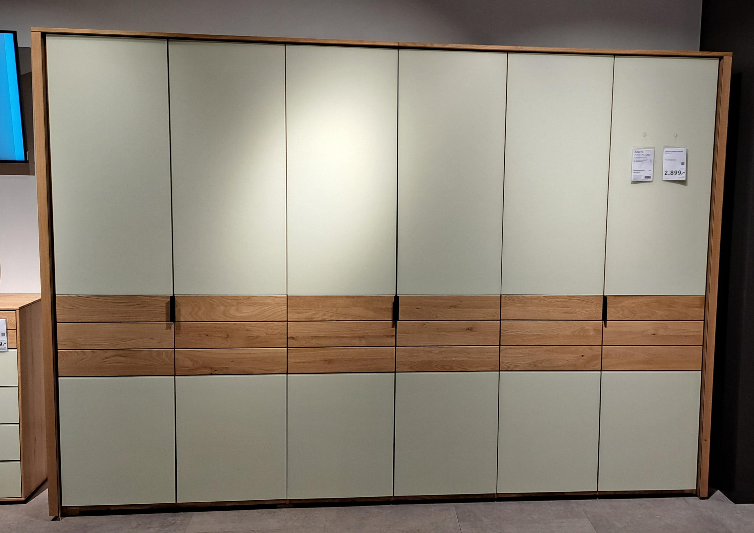DREHTÜRENSCHRANK MULTILINE