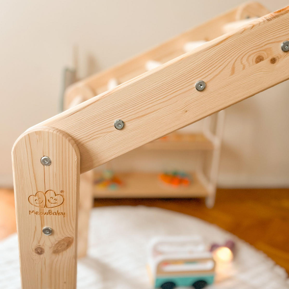 KLETTERDREIECK Großes Haus für Kinder mit Rosa Dach, Zarter Stoff, Montessori, Natur - Rosa/Naturfarben, Holz (112/94/61cm) - MeowBaby