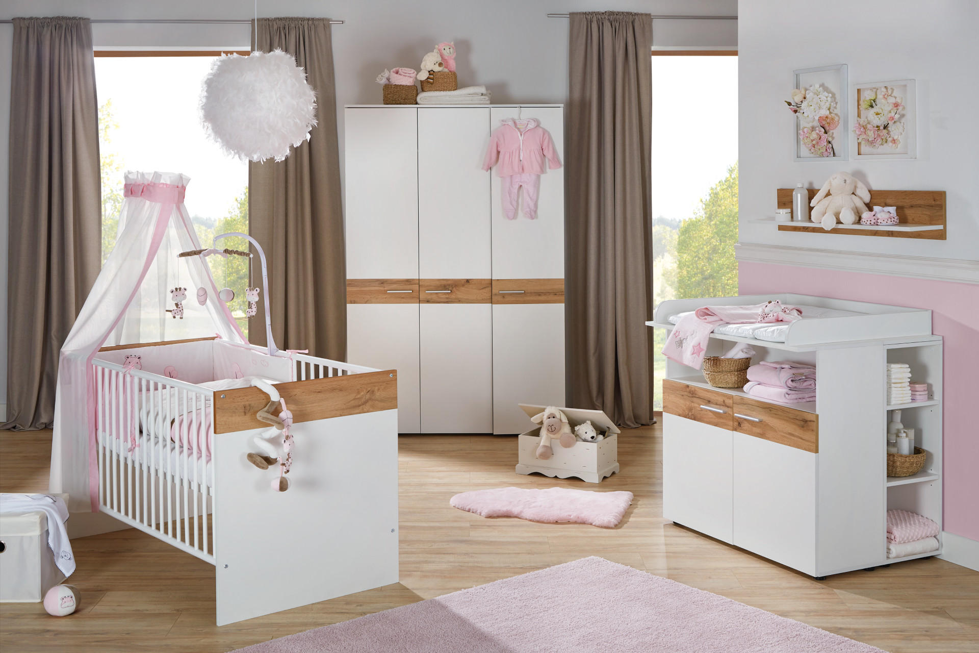 Babyzimmer in Rosa, WeiÃ, Holz
