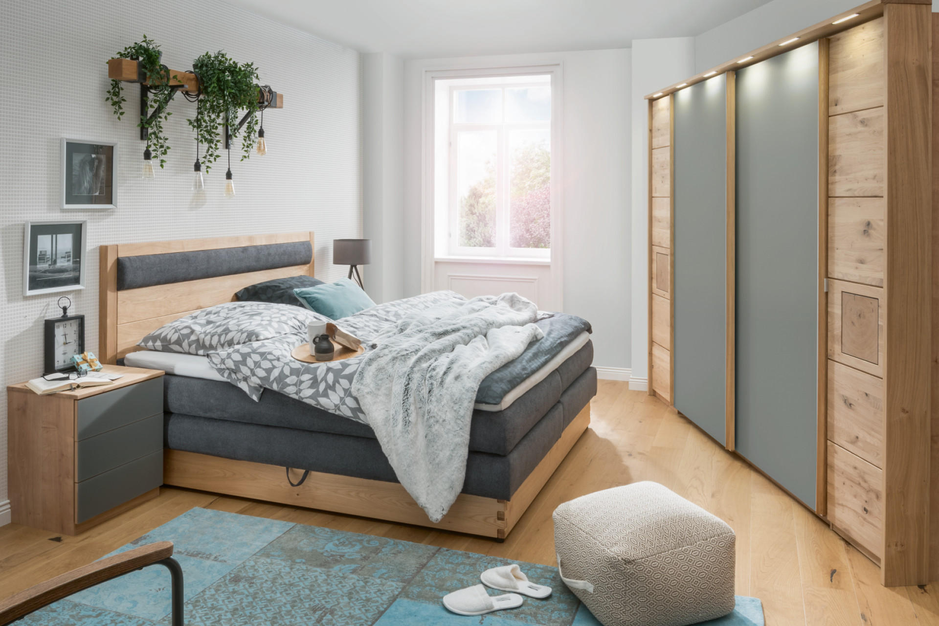 Schlafzimmer mit Bett von Valnatura