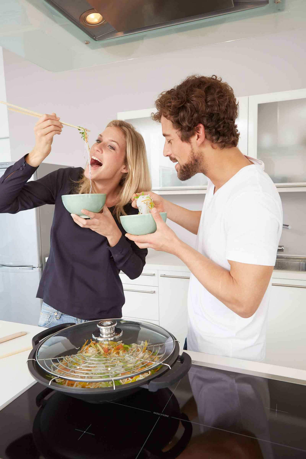 WOK INKL. ABLAGEGITTER Globus i schwarz ø 36 cm - Schwarz, Metall (36cm) - Schulte Ufer