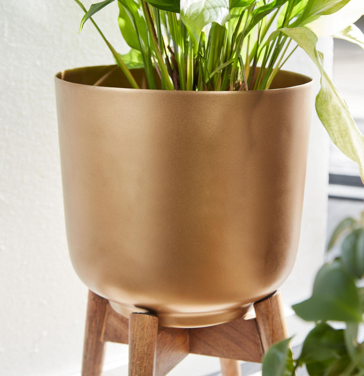 BLUMENTOPF 2er Set Metall und Massivholz Rund mit Füßen in Gold - Goldfarben, Holz (51cm) - KADIMA DESIGN