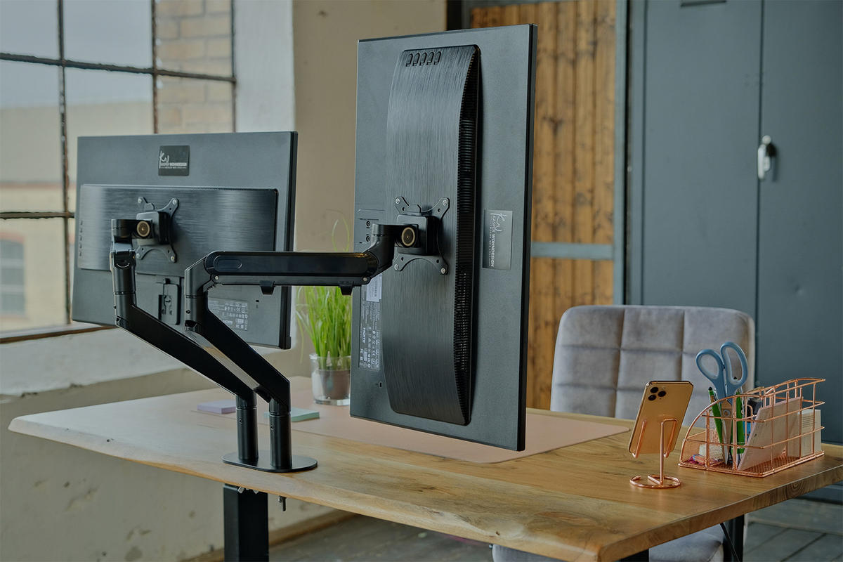 SCHREIBTISCH MIT MONITORHALTERUNG LORA elektrisch höhenverstellbar Holz Akazie - Schwarz/Naturfarben, Holz (180/90/72cm) - KAWOLA