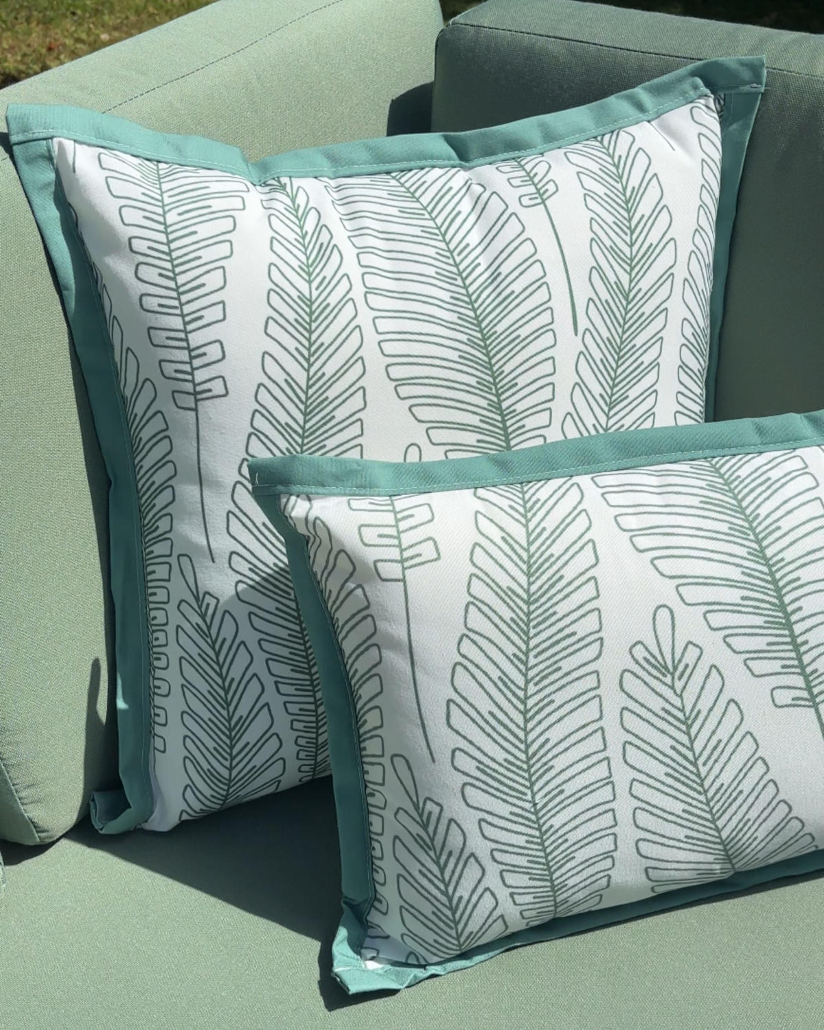 PERNĂ de grădină set de 2 verde 45/45 cm Meadow - alb/verde, material textil (45/12/45cm) - Beliani