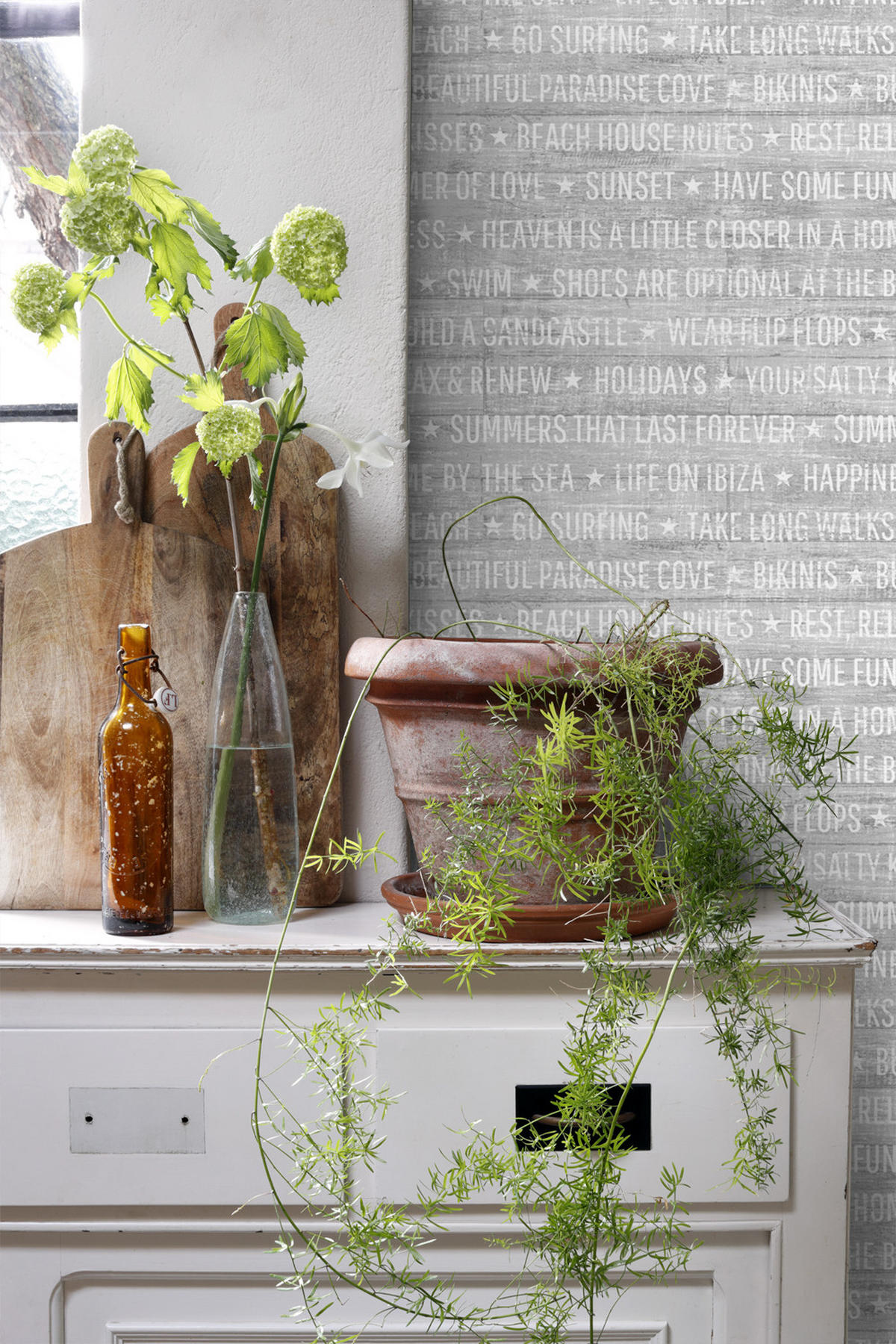 TAPETE sommerliche Texte 53 cm x 10.05 m - Grau, Papier (53/1000cm) - ESTAhome