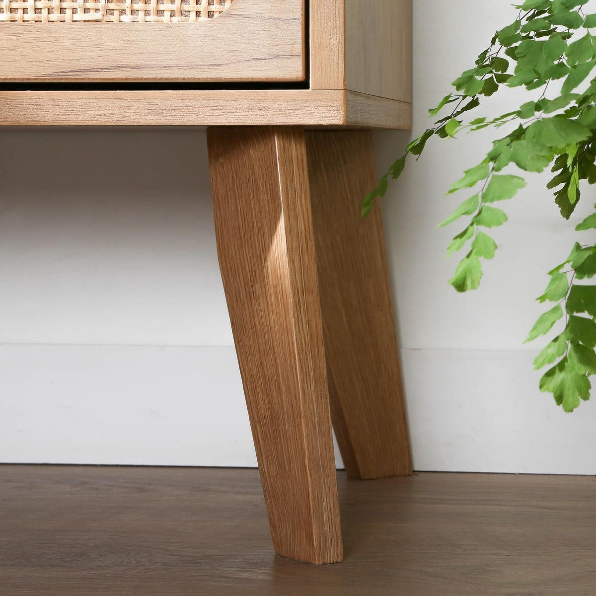 NACHTTISCH mit 2 schubladenrattanfronten und holzdekorbeinen alia 45/29/56 cm - Eschefarben, Holzwerkstoff (45/56/29cm) - Calicosy