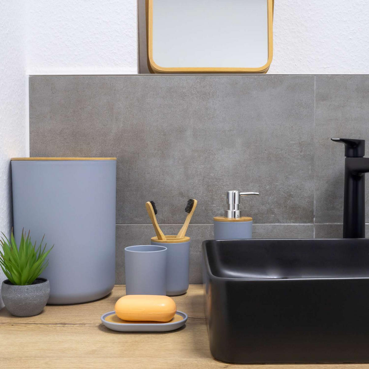 BADEZIMMER ZUBEHÖR SET (6-tlg.) mit Zahnputzbecher Seifenschale Seifenspender Toilettenbürste - Grau, Naturmaterialien (19.5/26/19.5cm) - Intirilife