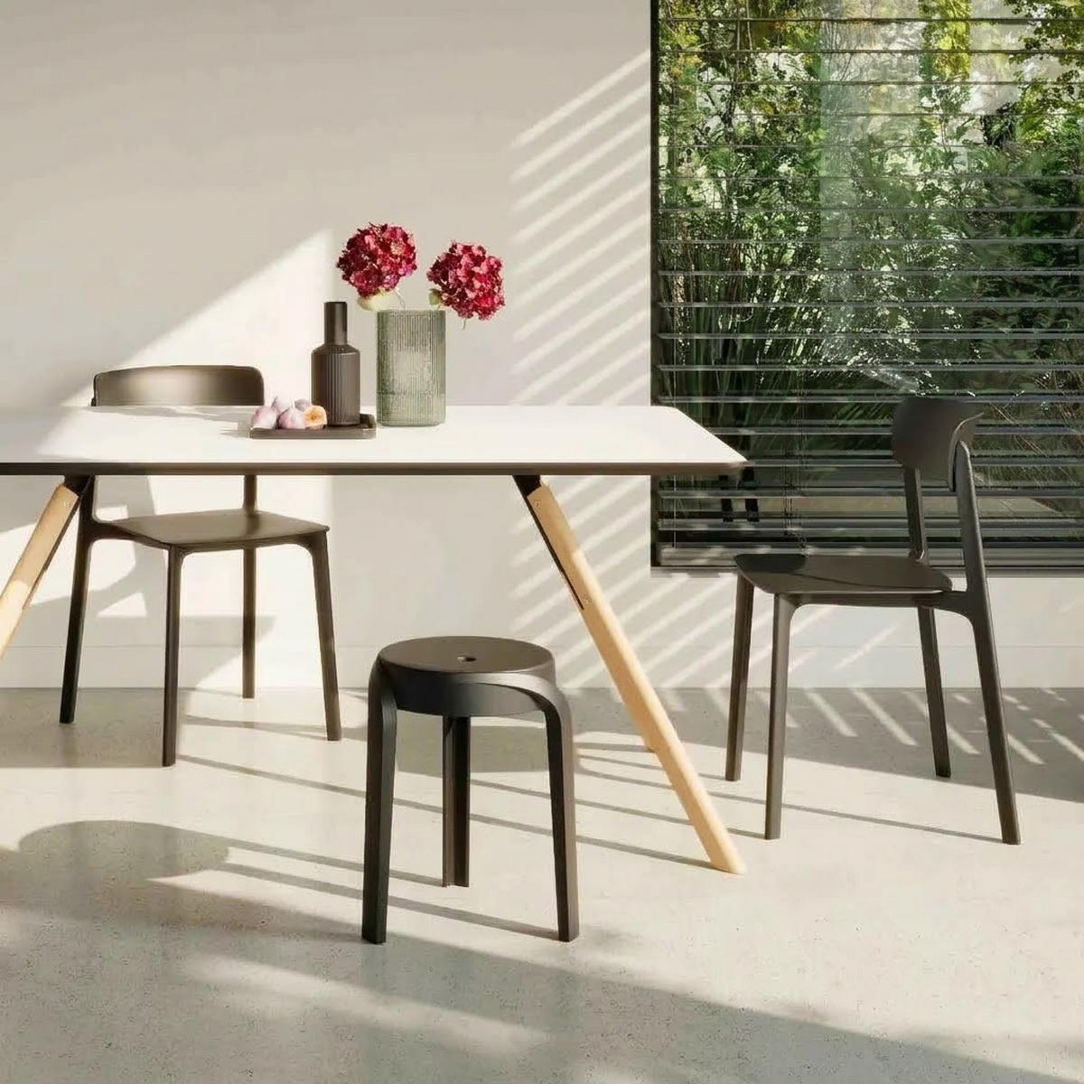 HOCKER POMPA schwarz - Schwarz, Kunststoff (36/45/35cm) - Légia Home