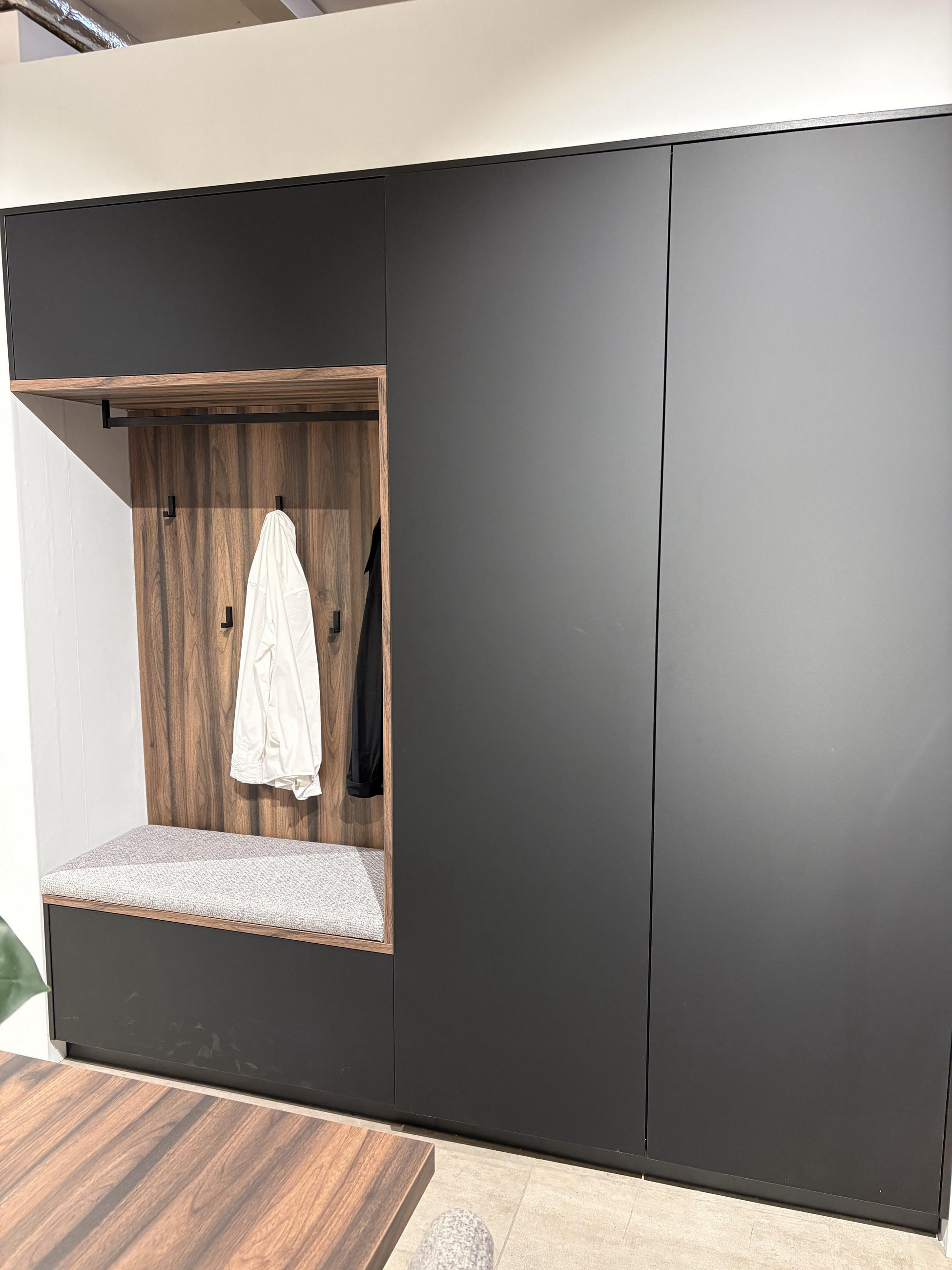 GARDEROBE UMANI - Novel