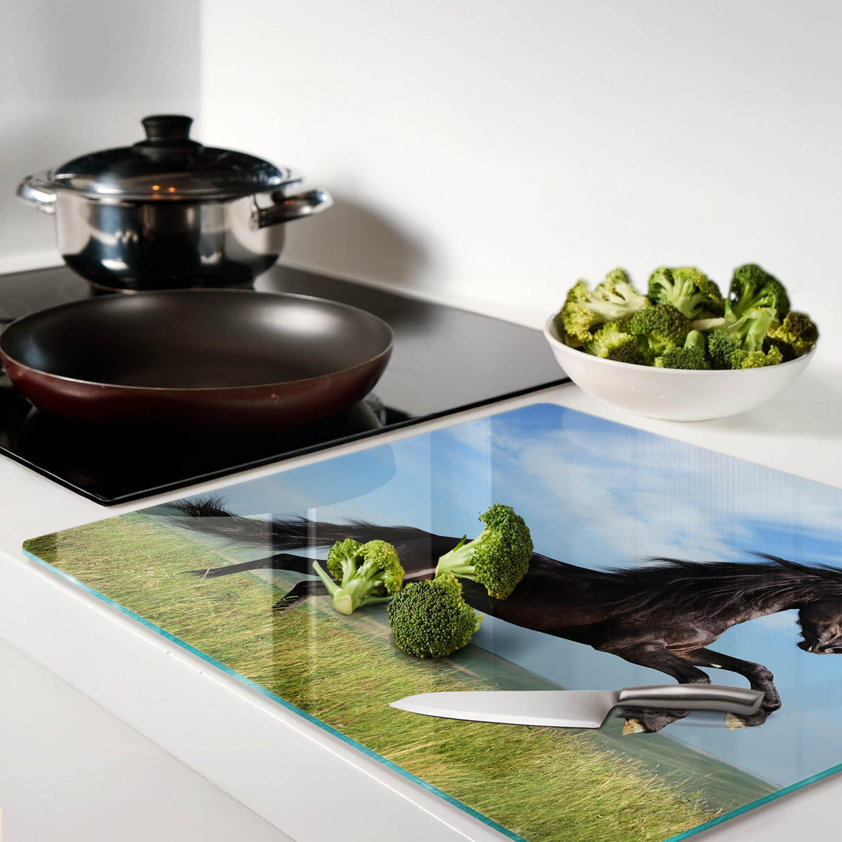 GLASPLATTE 60x52 cm Schwarzes Pferd auf der Wiese - Hellblau, Glas (60/52cm) - TULUP
